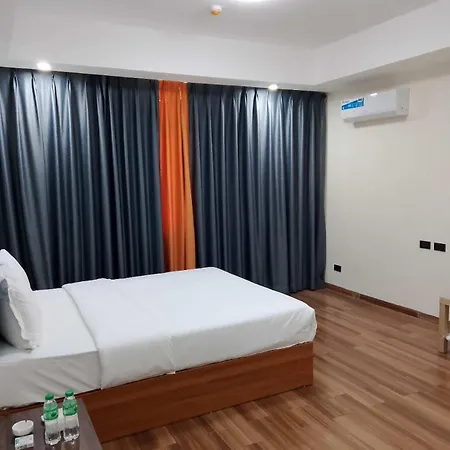 Hotel S